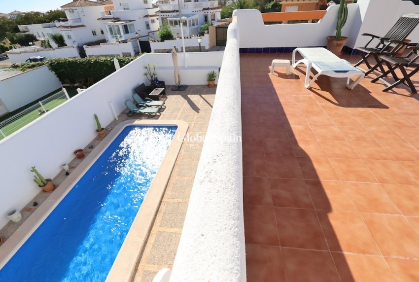 Resale - House -
ORIHUELA COSTA - Lomas de Campoamor