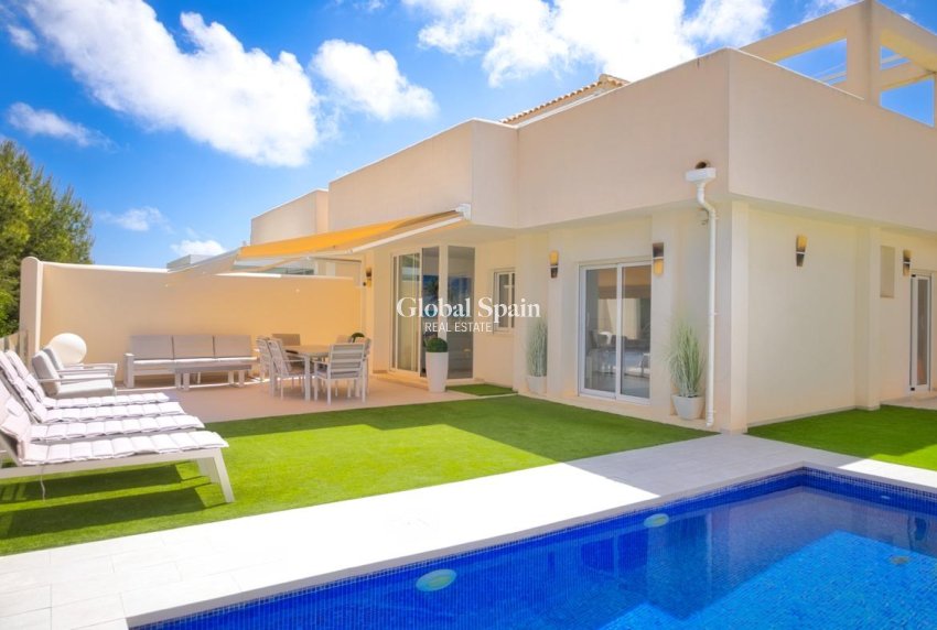Resale - HOUSE -
ORIHUELA COSTA - Lomas De Don Juan