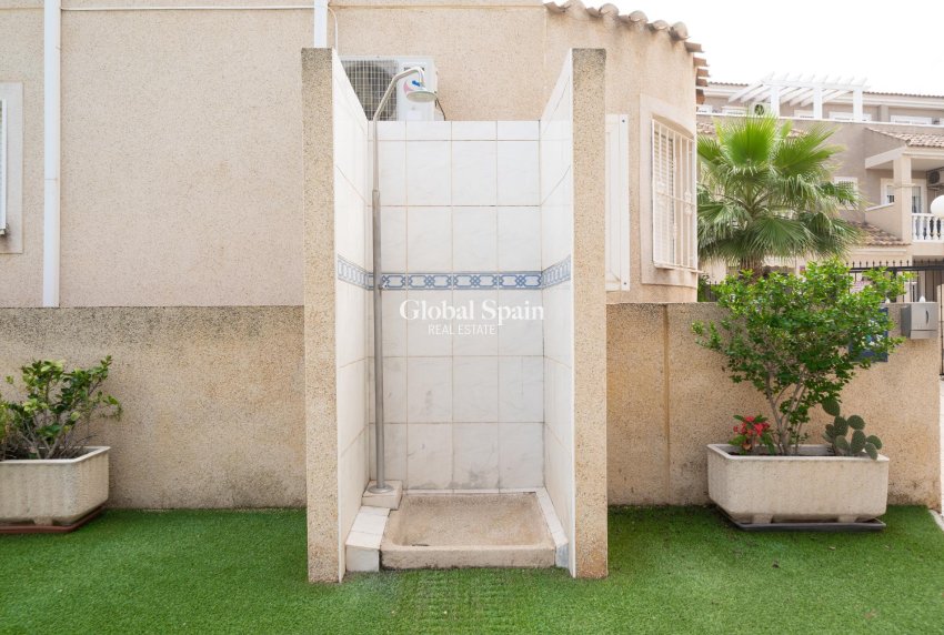 Resale - HOUSE -
ORIHUELA COSTA - Los Almendros-la Florida