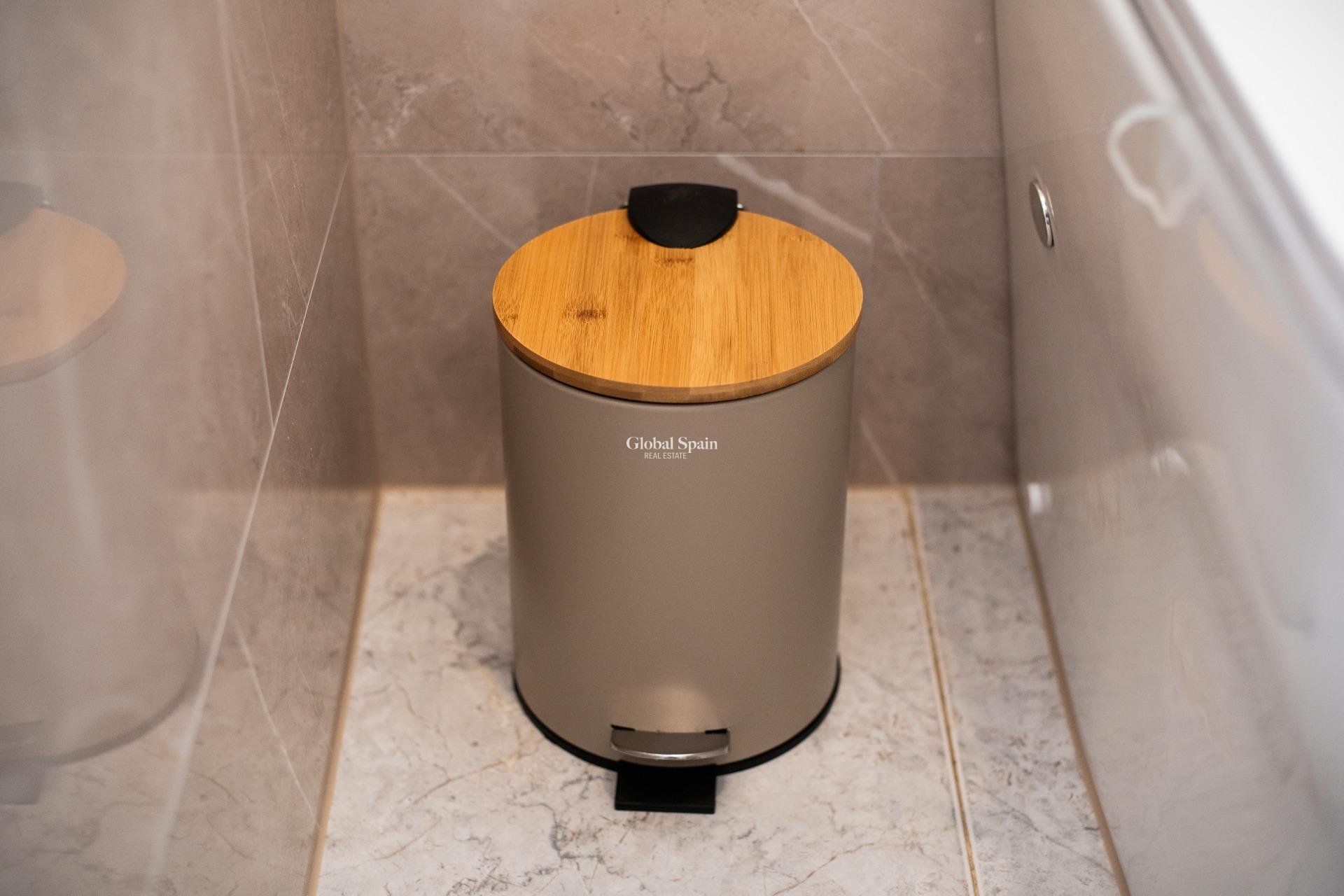 Resale - HOUSE -
ORIHUELA COSTA - Los Almendros-la Florida