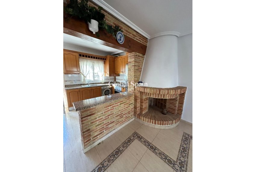 Resale - HOUSE -
ORIHUELA COSTA - Los Almendros-la Florida