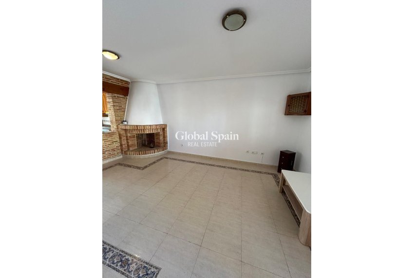 Resale - HOUSE -
ORIHUELA COSTA - Los Almendros-la Florida