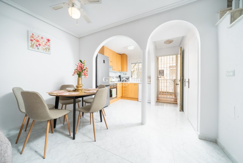 Resale - HOUSE -
ORIHUELA COSTA - Los Almendros - La Florida