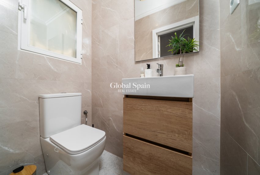 Resale - HOUSE -
ORIHUELA COSTA - Los Almendros - La Florida