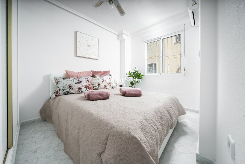 Resale - HOUSE -
ORIHUELA COSTA - Los Almendros - La Florida