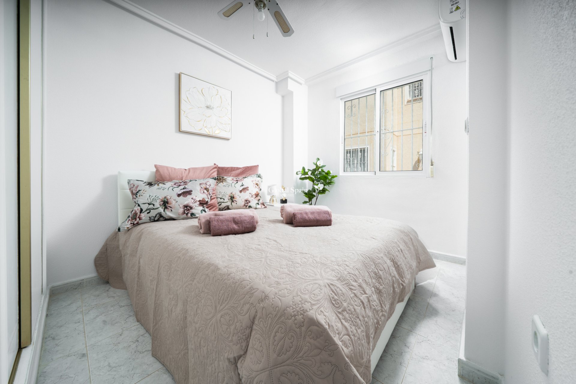 Resale - HOUSE -
ORIHUELA COSTA - Los Almendros - La Florida