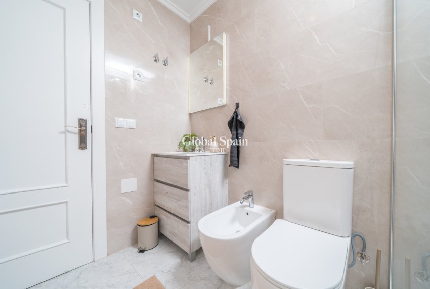 Resale - HOUSE -
ORIHUELA COSTA - Los Almendros - La Florida