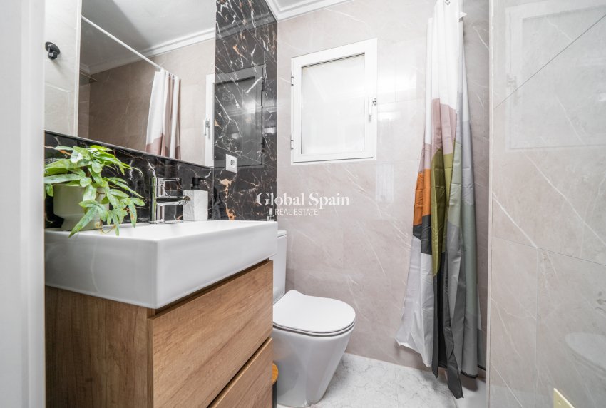 Resale - HOUSE -
ORIHUELA COSTA - Los Almendros - La Florida