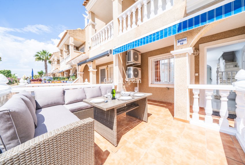 Resale - HOUSE -
ORIHUELA COSTA - Los Almendros - La Florida