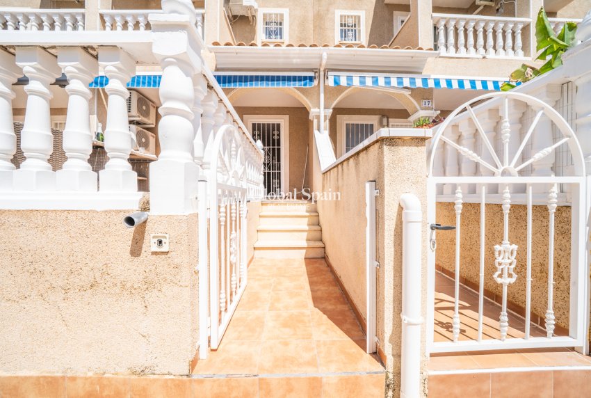 Resale - HOUSE -
ORIHUELA COSTA - Los Almendros - La Florida