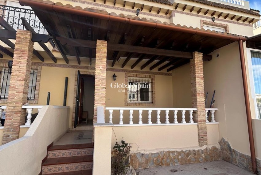 Resale - HOUSE -
ORIHUELA COSTA - Los Almendros-la Florida