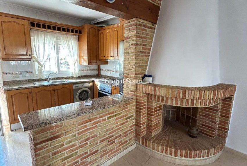 Resale - HOUSE -
ORIHUELA COSTA - Los Almendros-la Florida