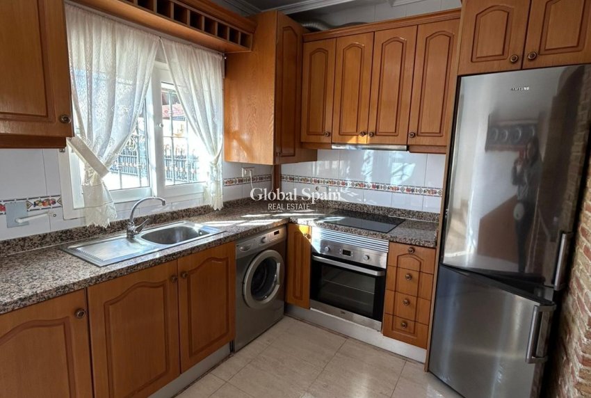 Resale - HOUSE -
ORIHUELA COSTA - Los Almendros-la Florida