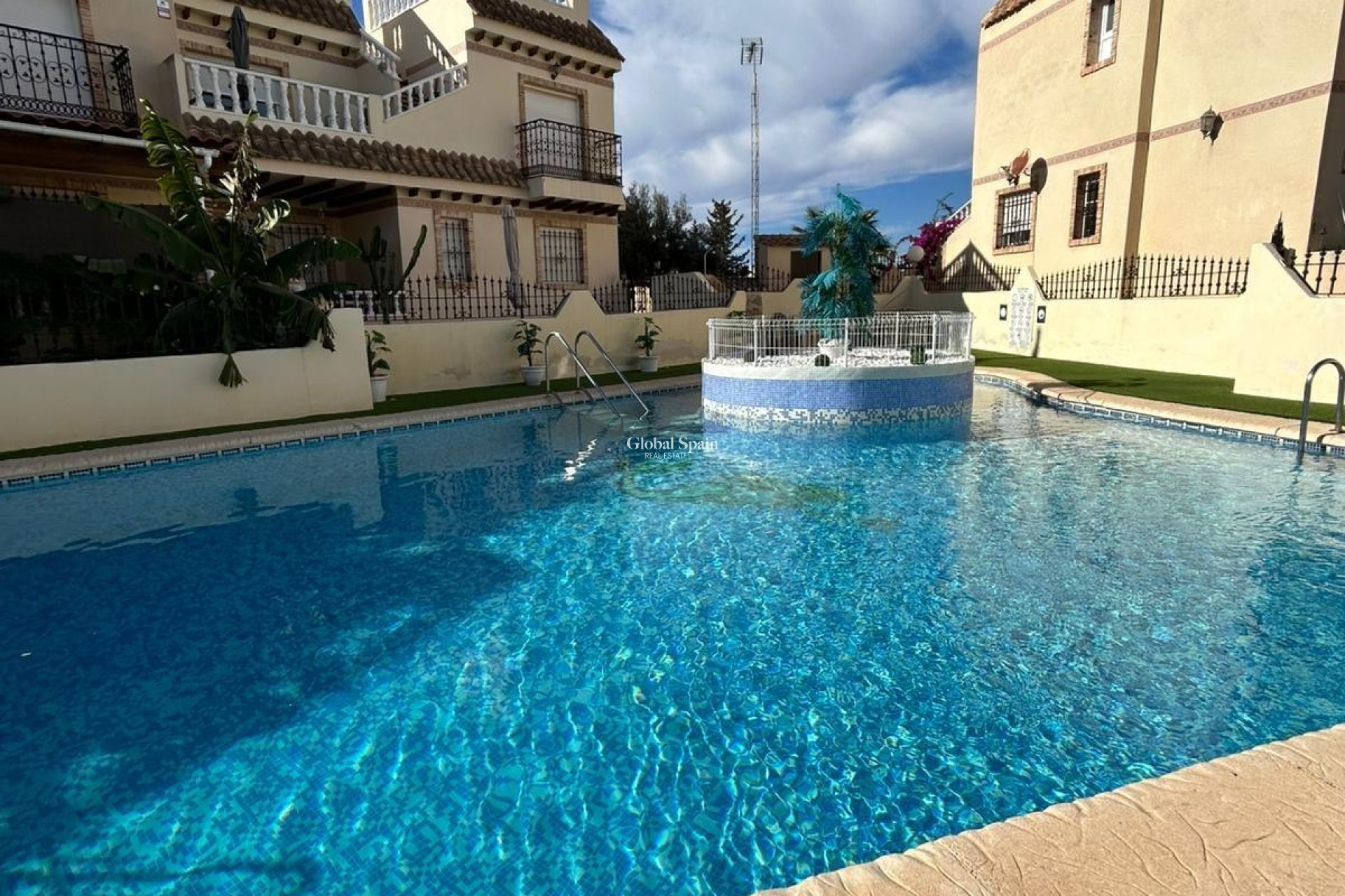 Resale - HOUSE -
ORIHUELA COSTA - Los Almendros-la Florida