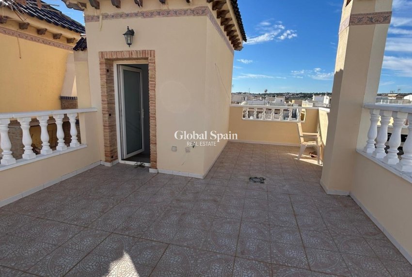 Resale - HOUSE -
ORIHUELA COSTA - Los Almendros-la Florida