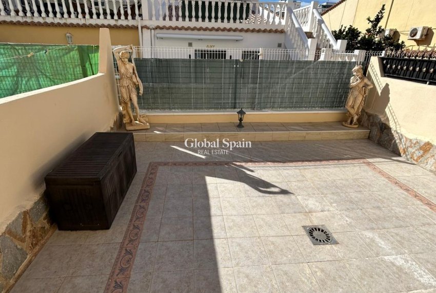 Resale - HOUSE -
ORIHUELA COSTA - Los Almendros-la Florida