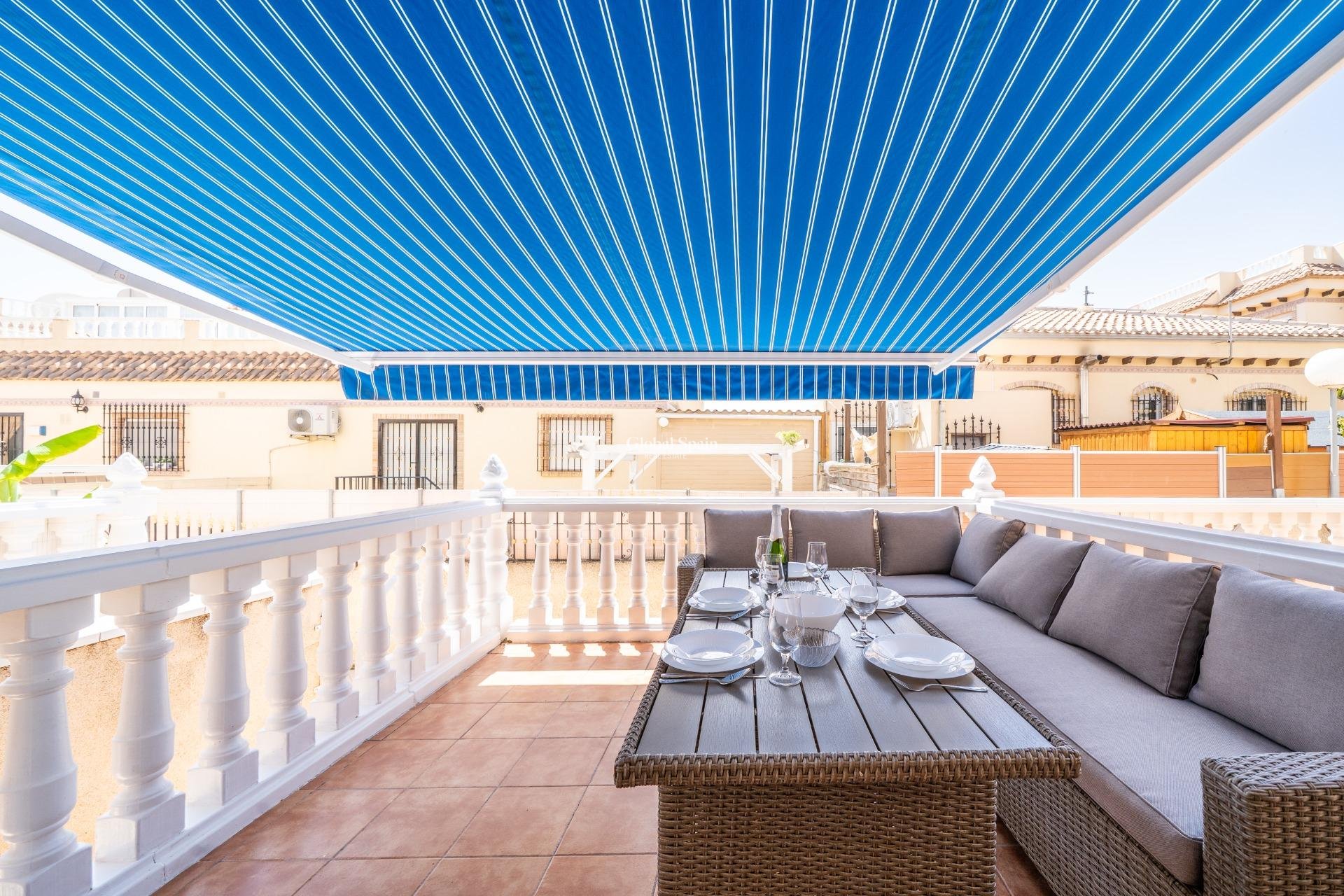 Resale - HOUSE -
ORIHUELA COSTA - Los Almendros-la Florida