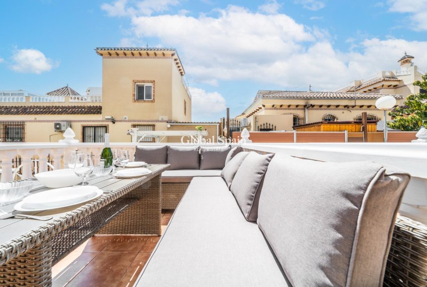 Resale - HOUSE -
ORIHUELA COSTA - Los Almendros-la Florida