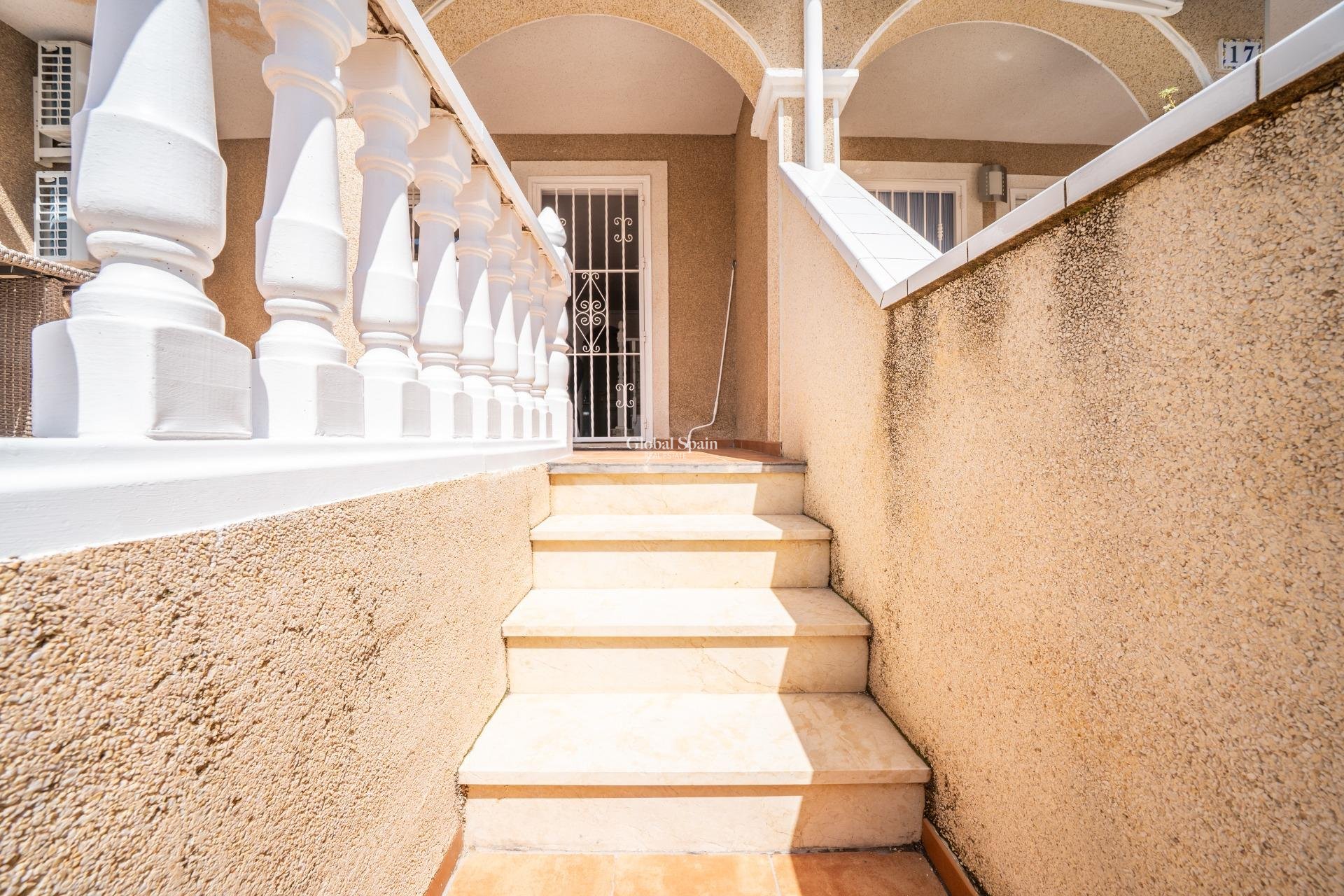 Resale - HOUSE -
ORIHUELA COSTA - Los Almendros-la Florida