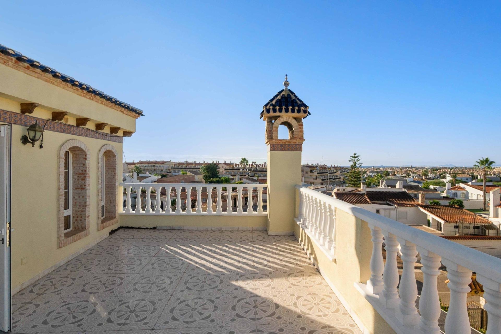 Resale - HOUSE -
ORIHUELA COSTA - Los Almendros-la Florida