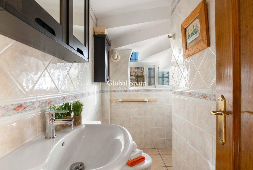 Resale - HOUSE -
ORIHUELA COSTA - Los Almendros-la Florida