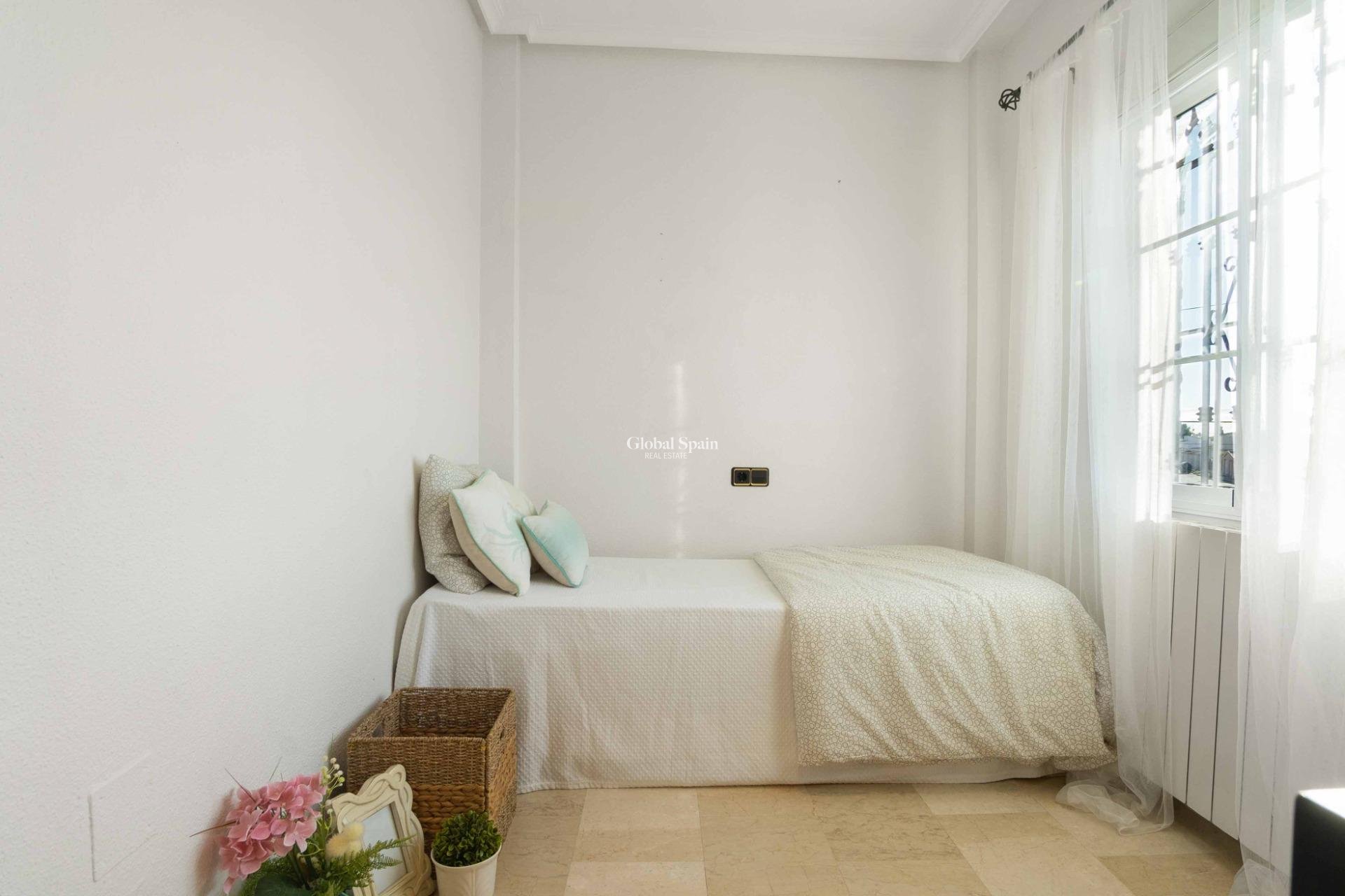 Resale - HOUSE -
ORIHUELA COSTA - Los Almendros-la Florida