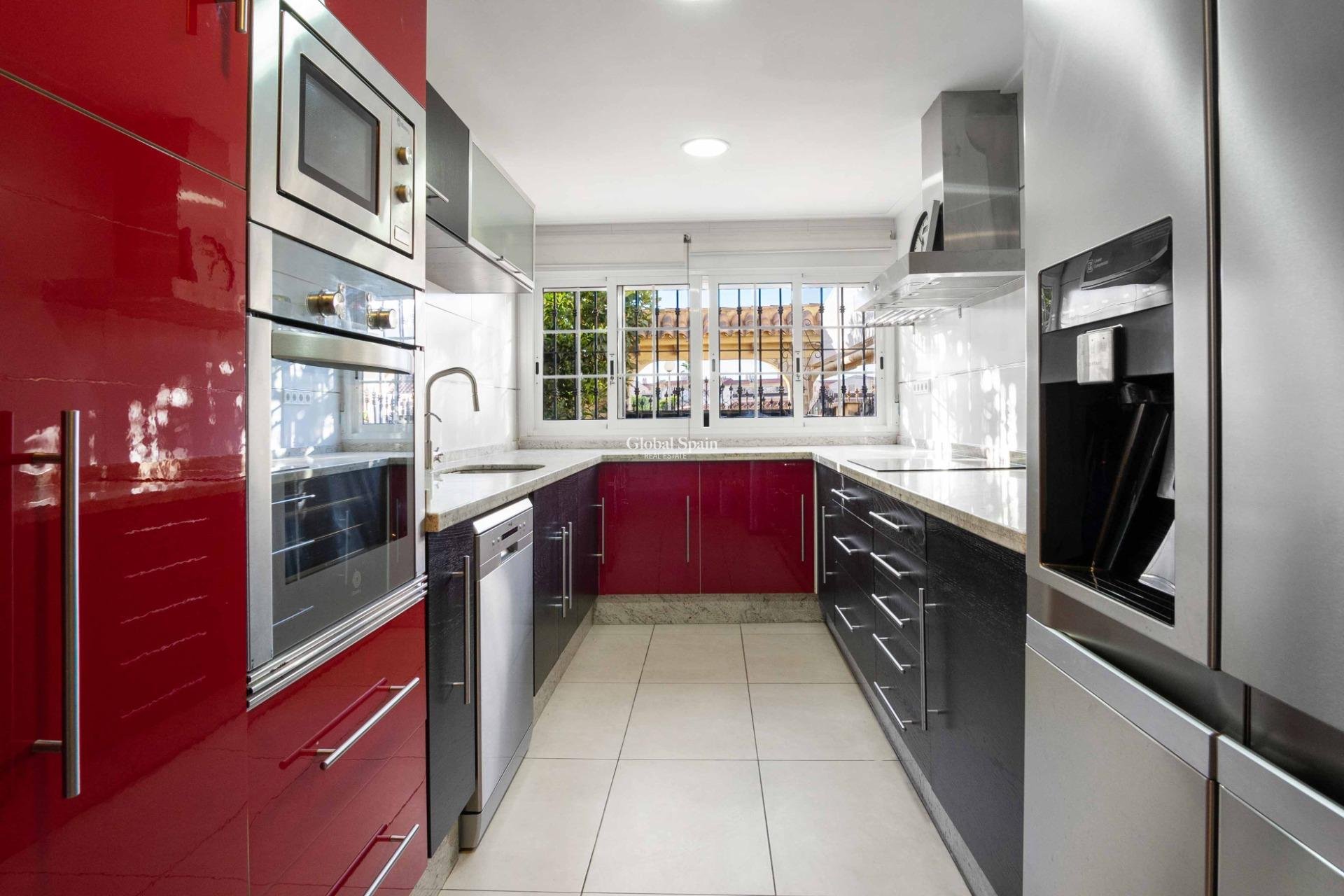 Resale - HOUSE -
ORIHUELA COSTA - Los Almendros-la Florida