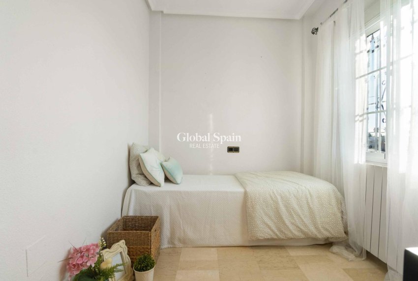 Resale - HOUSE -
ORIHUELA COSTA - Los Almendros-la Florida
