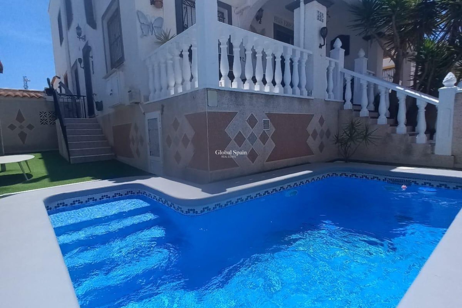 Resale - HOUSE -
ORIHUELA COSTA - Los Almendros-la Florida
