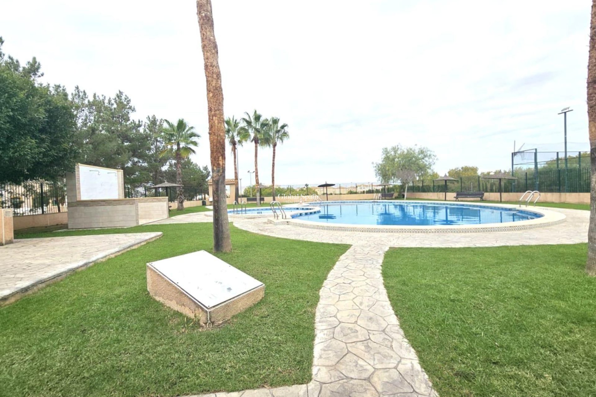 Resale - HOUSE -
ORIHUELA COSTA - Los Almendros-la Florida