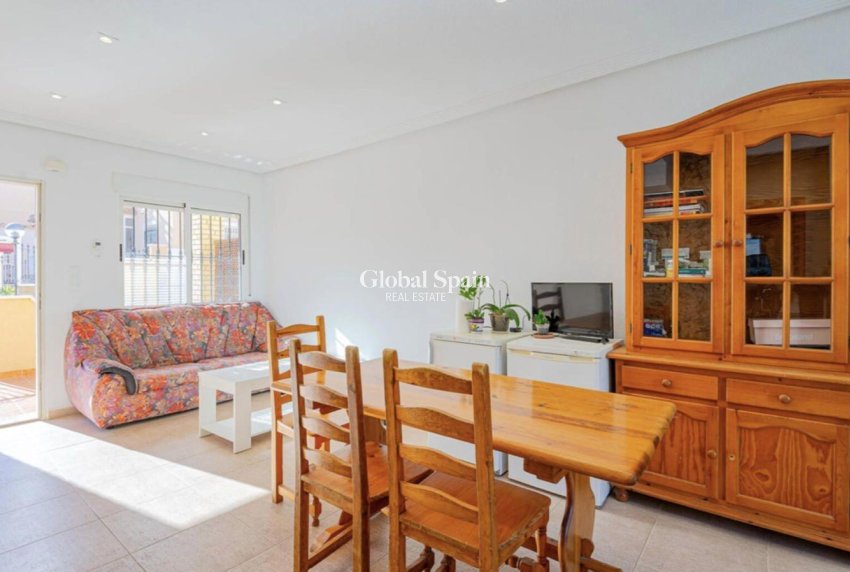 Resale - HOUSE -
ORIHUELA COSTA - Los Altos