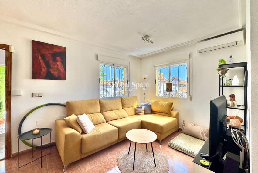 Resale - HOUSE -
ORIHUELA COSTA - LOS BALCONES - LOS ALTOS