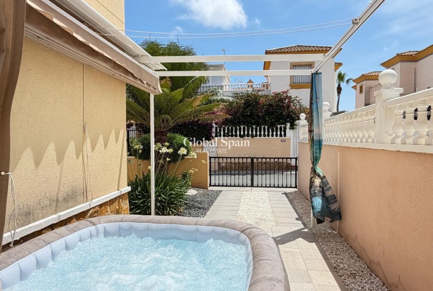 Resale - HOUSE -
ORIHUELA COSTA - Los Dolses