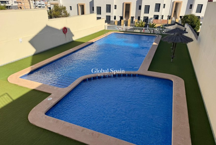 Resale - HOUSE -
ORIHUELA COSTA - Los Dolses