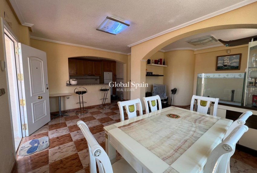 Resale - HOUSE -
ORIHUELA COSTA - Montezenia