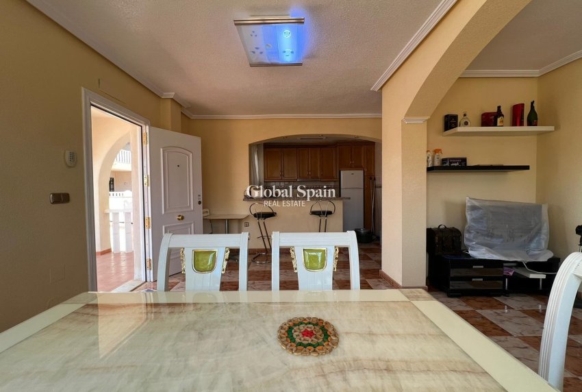 Resale - HOUSE -
ORIHUELA COSTA - Montezenia