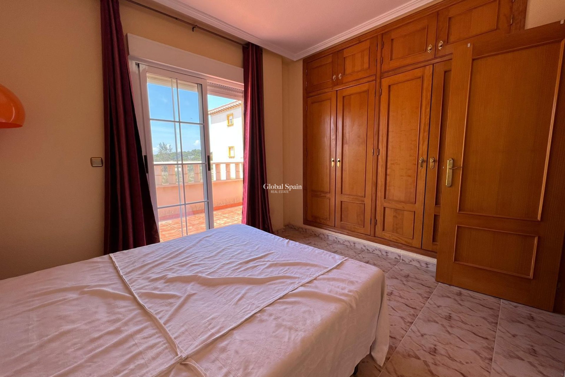 Resale - HOUSE -
ORIHUELA COSTA - Montezenia