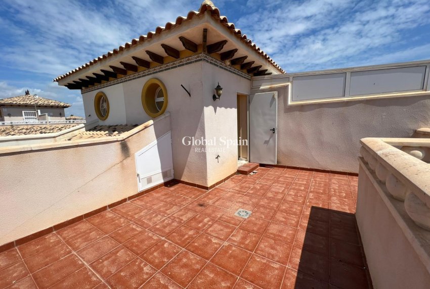 Resale - HOUSE -
ORIHUELA COSTA - Montezenia