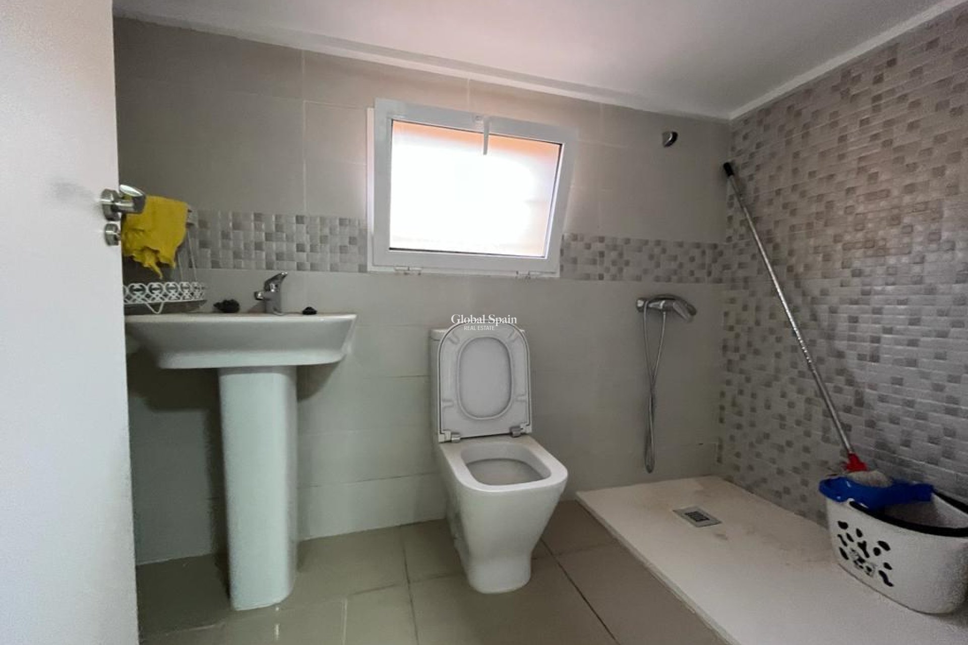 Resale - HOUSE -
ORIHUELA COSTA - Montezenia