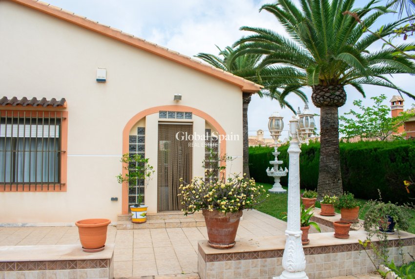 Resale - HOUSE -
ORIHUELA COSTA - MUY CERCA DE LA PLAYA