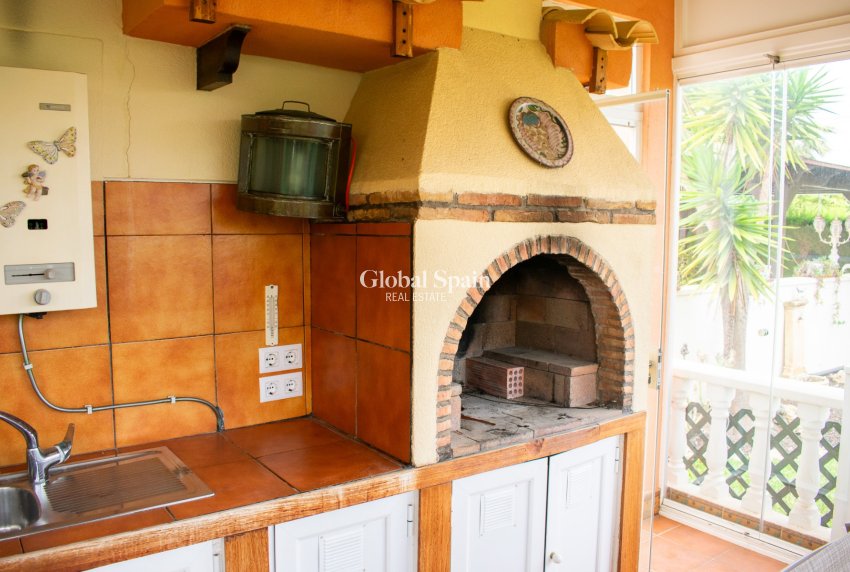 Resale - HOUSE -
ORIHUELA COSTA - MUY CERCA DE LA PLAYA