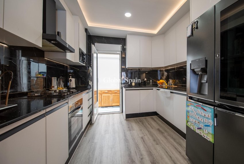 Resale - HOUSE -
ORIHUELA COSTA - Pau 26