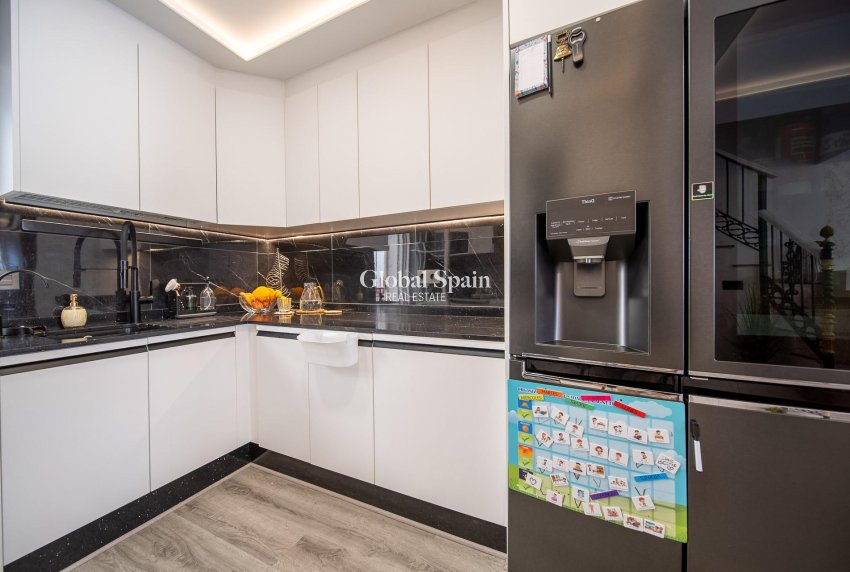 Resale - HOUSE -
ORIHUELA COSTA - Pau 26