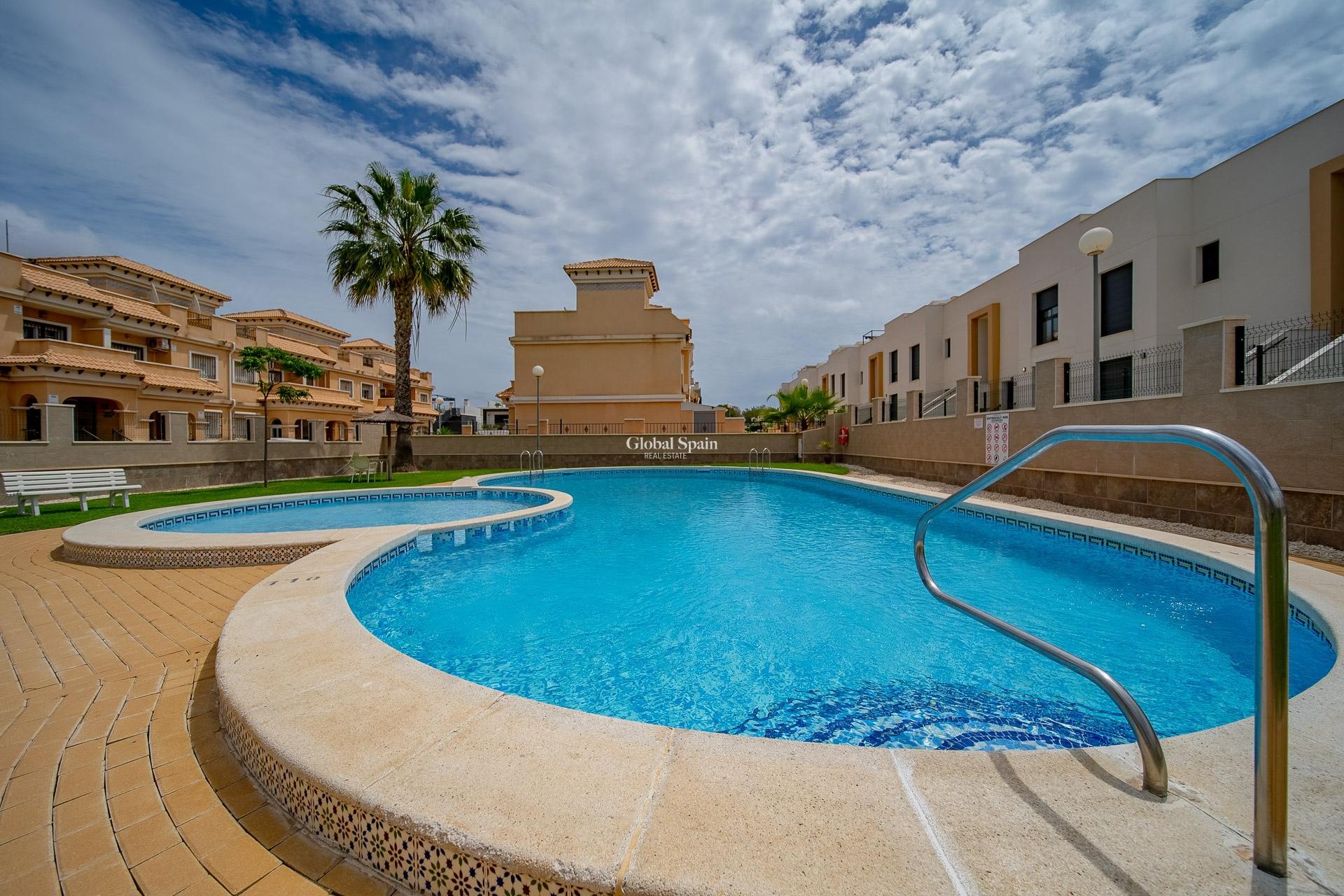 Resale - HOUSE -
ORIHUELA COSTA - Pau 26
