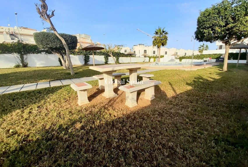 Resale - HOUSE -
ORIHUELA COSTA - pau26