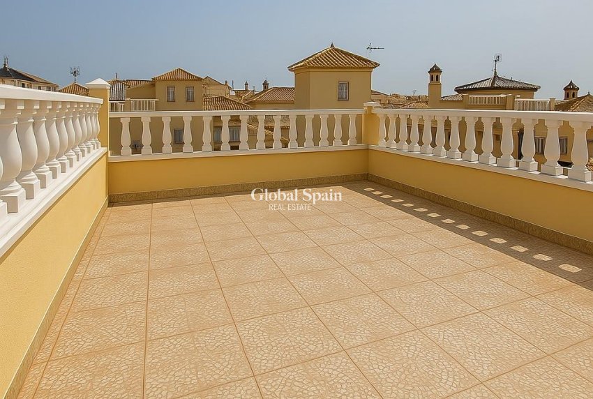 Resale - HOUSE -
ORIHUELA COSTA - Playa Flamenca