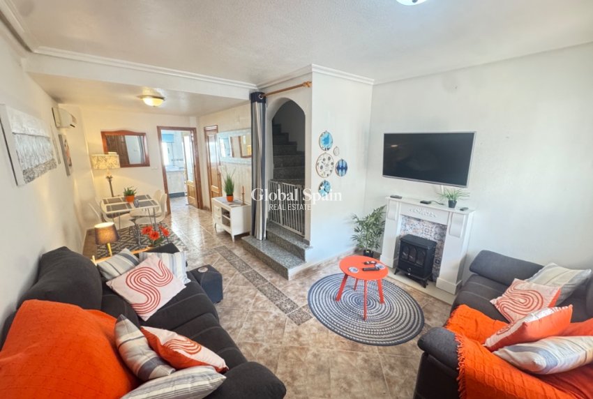 Resale - House -
ORIHUELA COSTA - Playa Flamenca