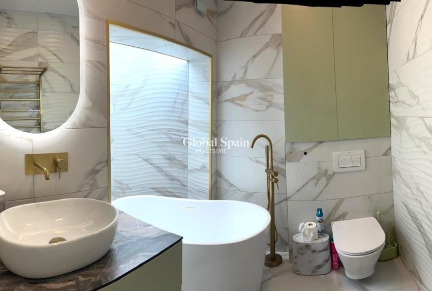 Resale - HOUSE -
ORIHUELA COSTA - Playa Flamenca