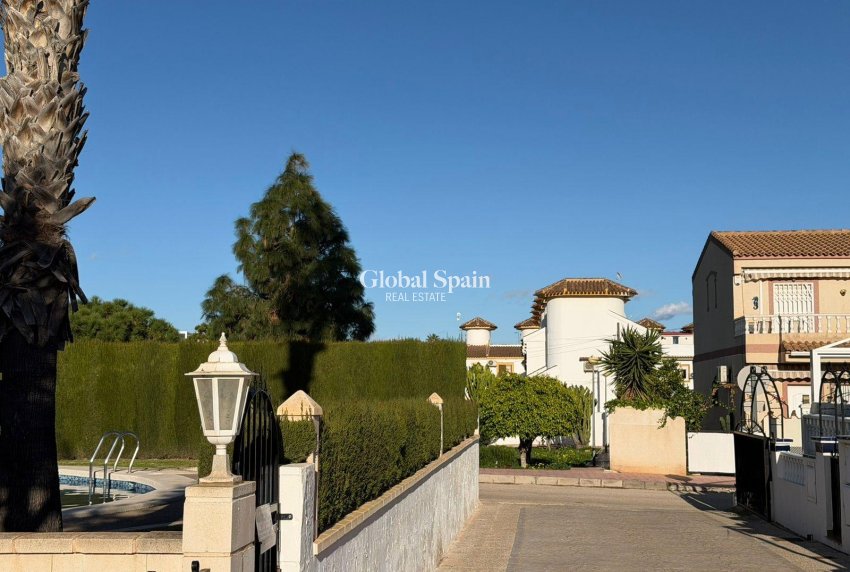 Resale - HOUSE -
ORIHUELA COSTA - Playa Flamenca