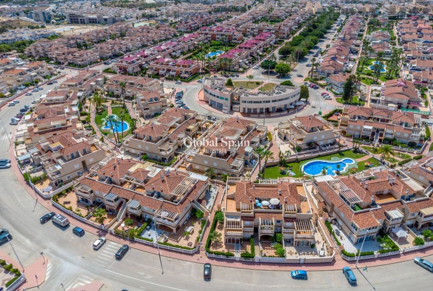 Resale - HOUSE -
ORIHUELA COSTA - Playa Flamenca